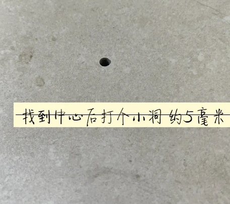 石拐瓷砖空鼓维修公司专业解答在瓷砖铺贴过程中，如果砂料搅拌不均匀，将会带来以下问题