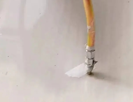 石拐瓷砖空鼓维修公司专业解答在瓷砖铺贴过程中，如果使用的砂料过粗（如全部使用了粗砂），可能会导致以下问题
